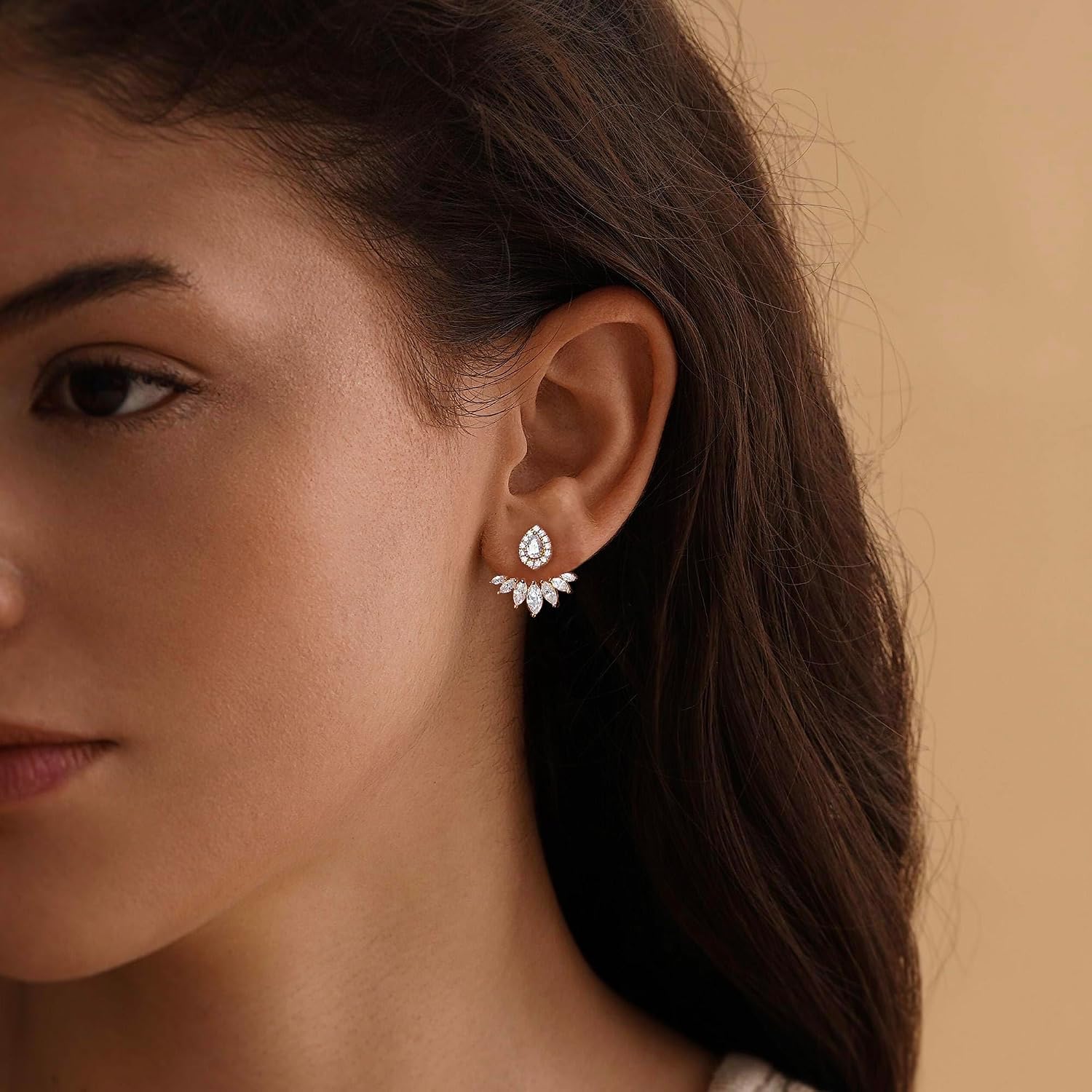 Detalle de BLUEELM Gold Jacket Earrings, 14K Gold-Plated