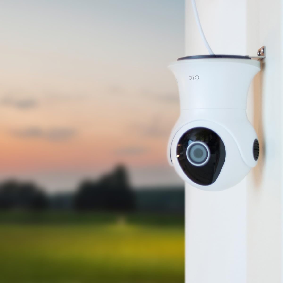 Thumbnail 4 de DiO Connected Home Caméra de surveillance rotative Wi‑Fi intérieure/extérieure 1080p avec vision nocturne et détection (16 Go) — Blanc et Noir