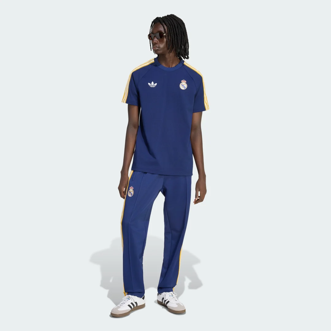 Detalle de Camiseta Real Madrid Originals de Adidas — azul, para fanes que buscan comodidad y estilo