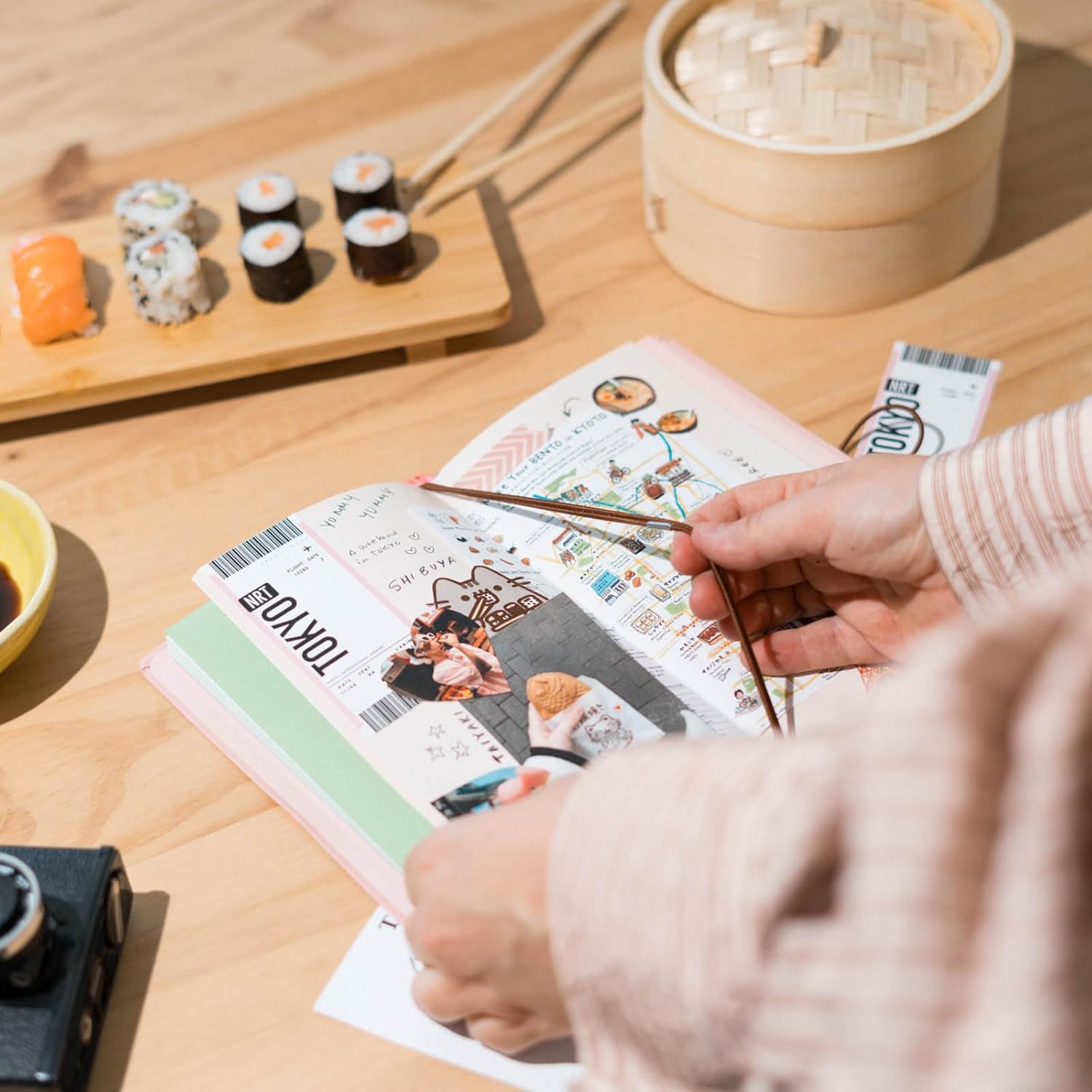 Detalle de Grupo Erik - Ensemble Carnet de Voyage Pusheen Sushi Roll: carnet 3 carnets rechargeables pour écrire, dessiner et voyager