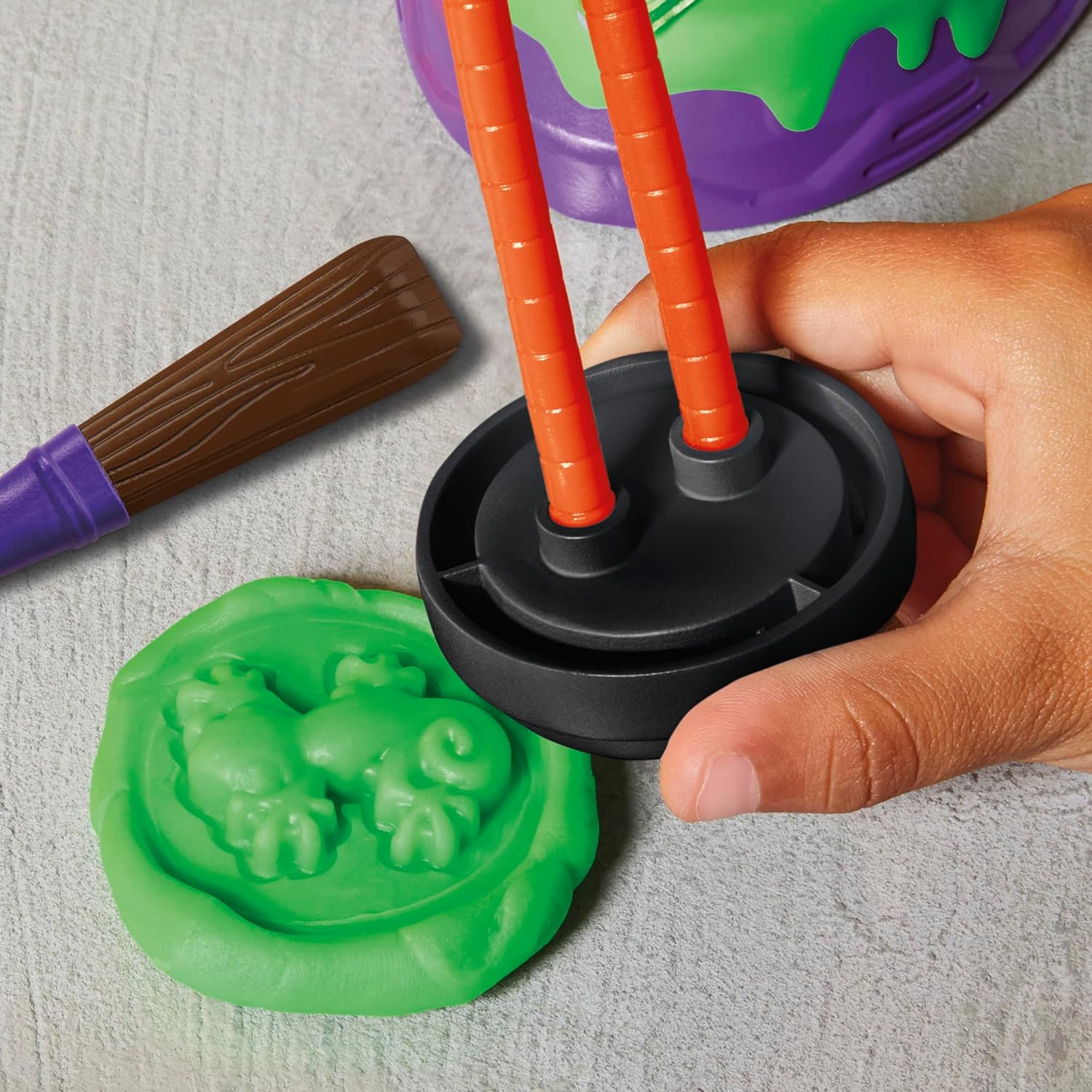 Thumbnail 4 de Play-Doh Teenage Mutant Ninja Turtles Mutationsstation Spielset mit Donatello & Mondo Gecko (ab 4 Jahren)