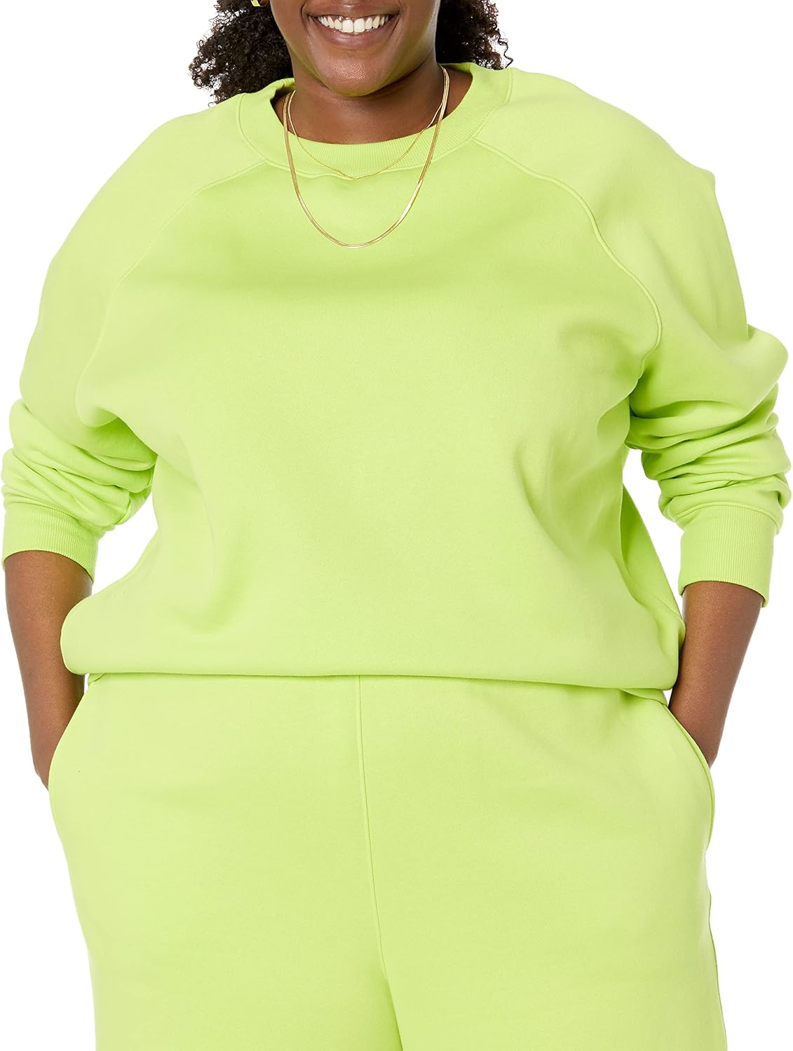 Thumbnail 4 de Amazon Essentials Women’s Relaxed-Fit Crew Neck Pullover Sweatshirt (Plus Size available)