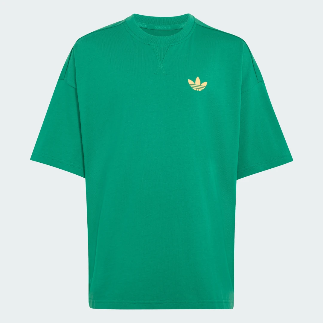 Detalle de Camiseta estampada DINO de Adidas — verde, casual y para uso diario