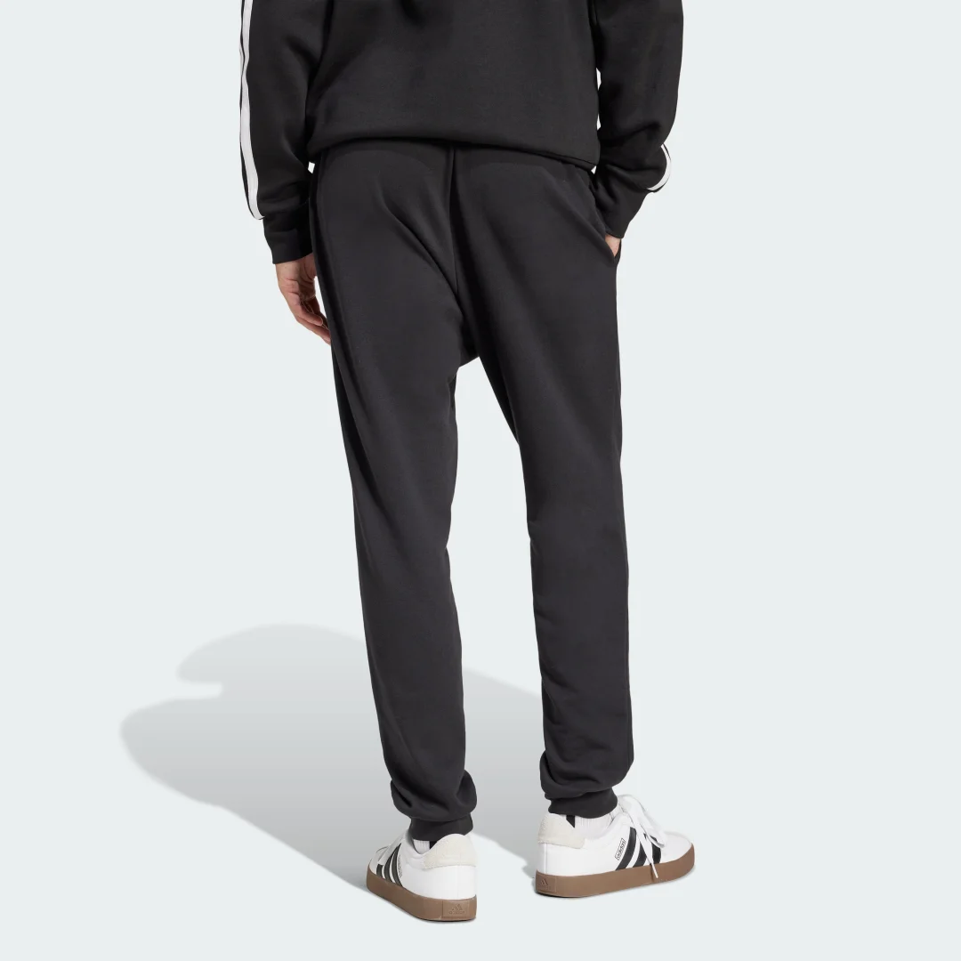 Detalle de Pantalón Essentials Feel Cozy French Terry de Adidas – negro