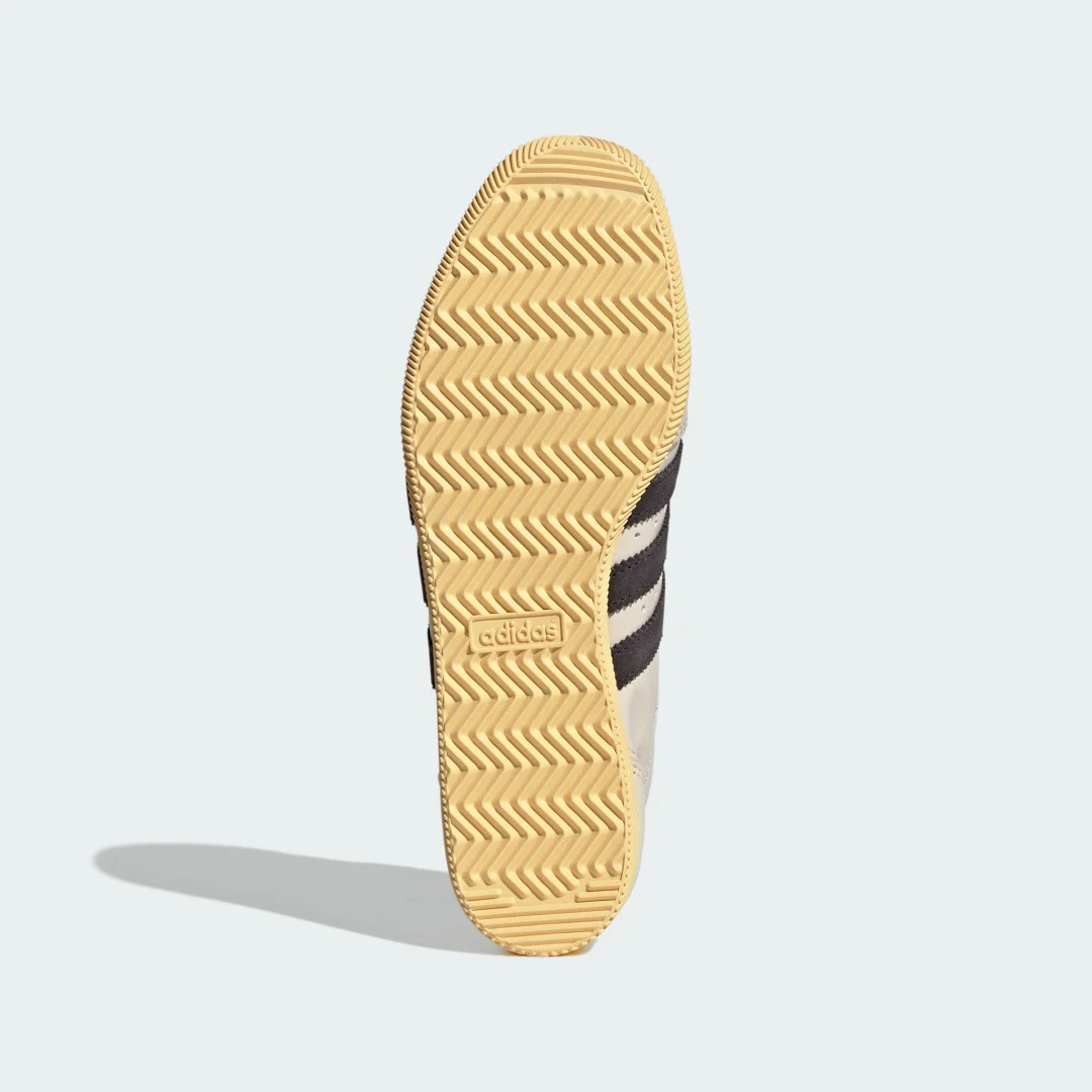 Detalle de Adidas Zapatilla Japan Decon: estilo minimalista en blanco para uso diario