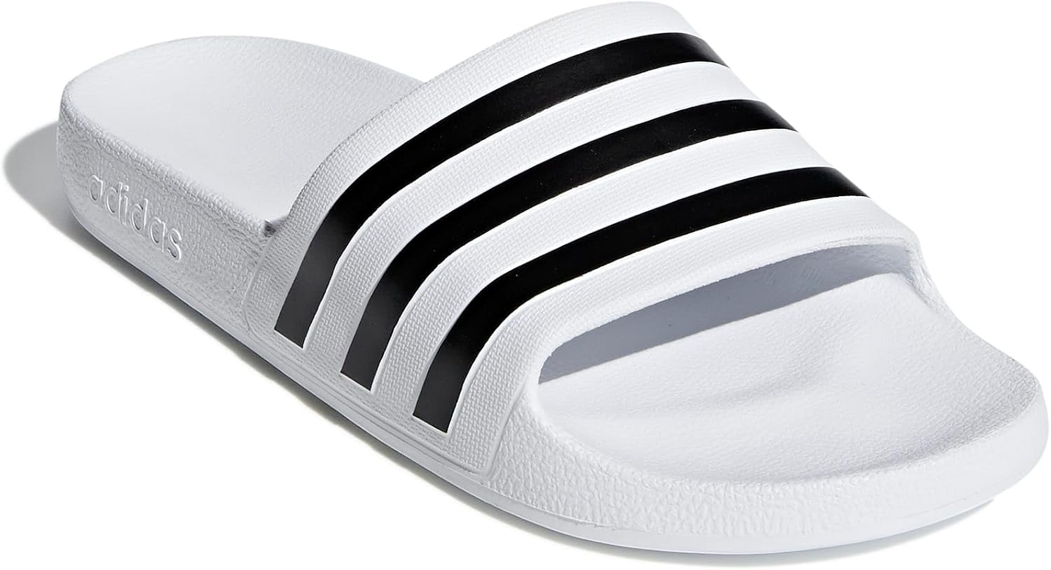Detalle de adidas Unisex Adilette Aqua Slides: Cloud White / Core Black / Cloud White, UK 5 / EU 38