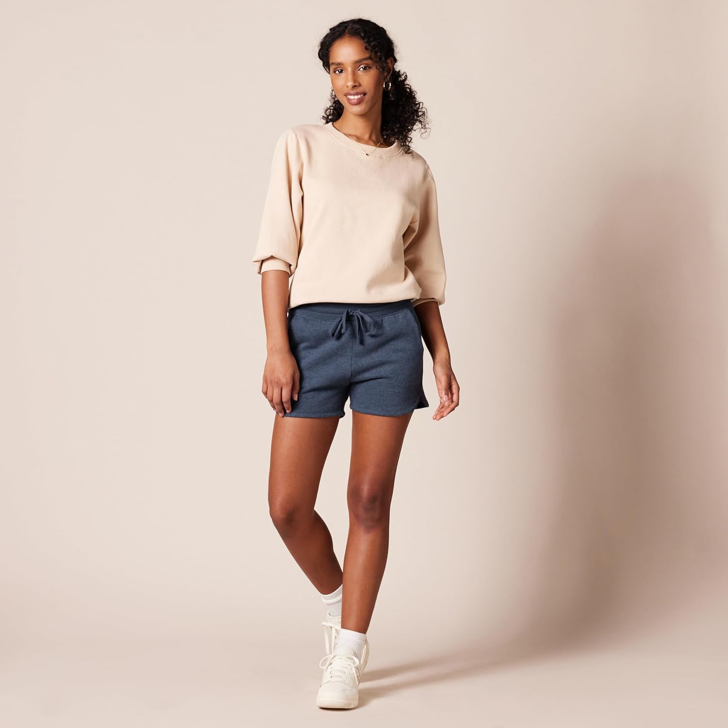 Thumbnail 4 de Amazon Essentials Damen-Short aus French Terry Fleece – normaler Sitz mit weichem Innenfutter