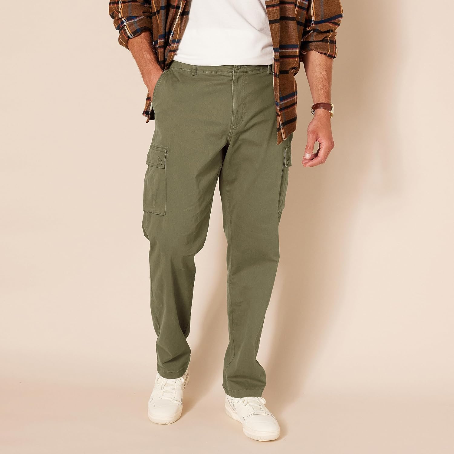Thumbnail 4 de Amazon Essentials Men’s Straight Fit Stretch Cargo Work Trousers (Big & Tall)