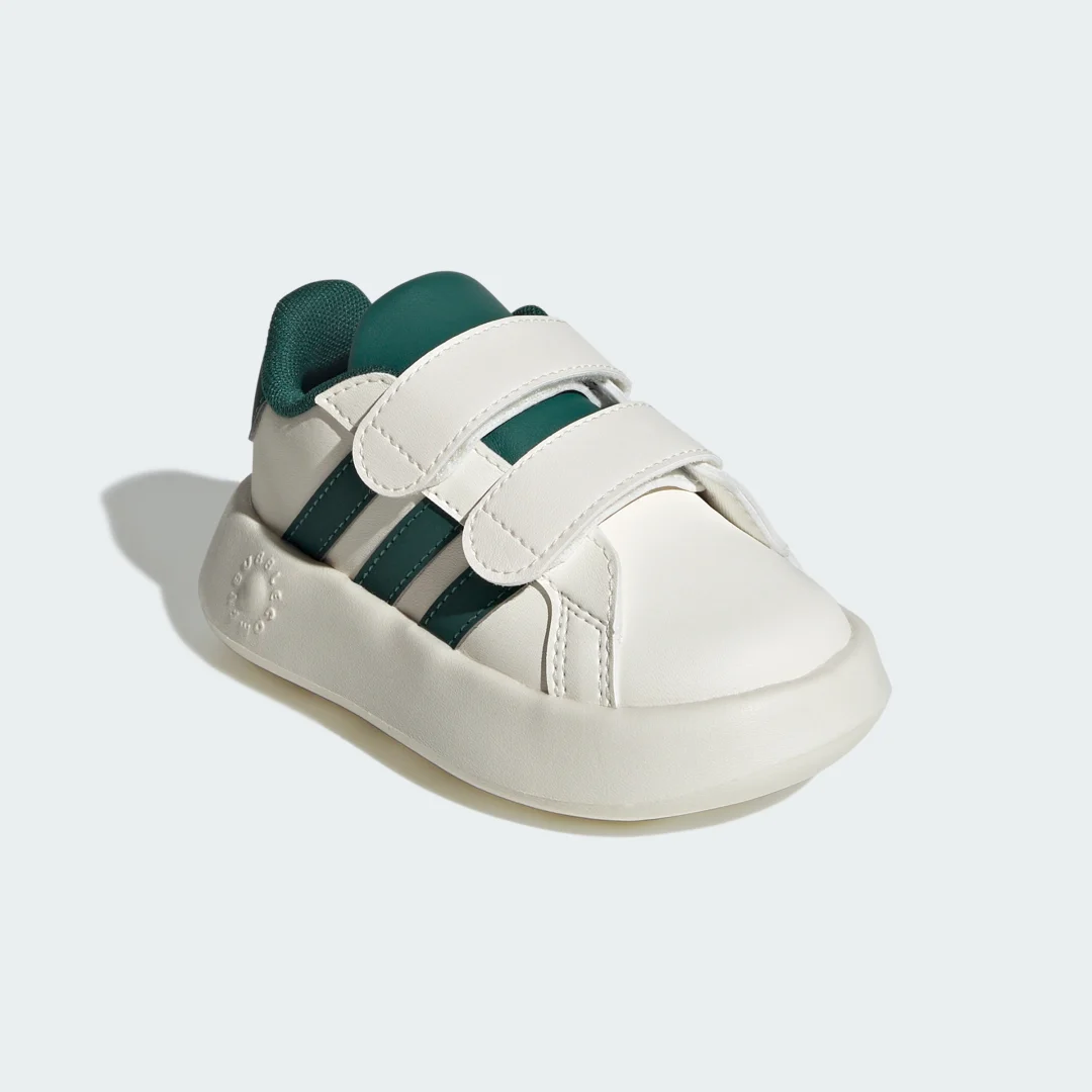 Detalle de Zapatilla Grand Court 2.0 Bebé de Adidas – cómodo calzado en blanco para primeros pasos