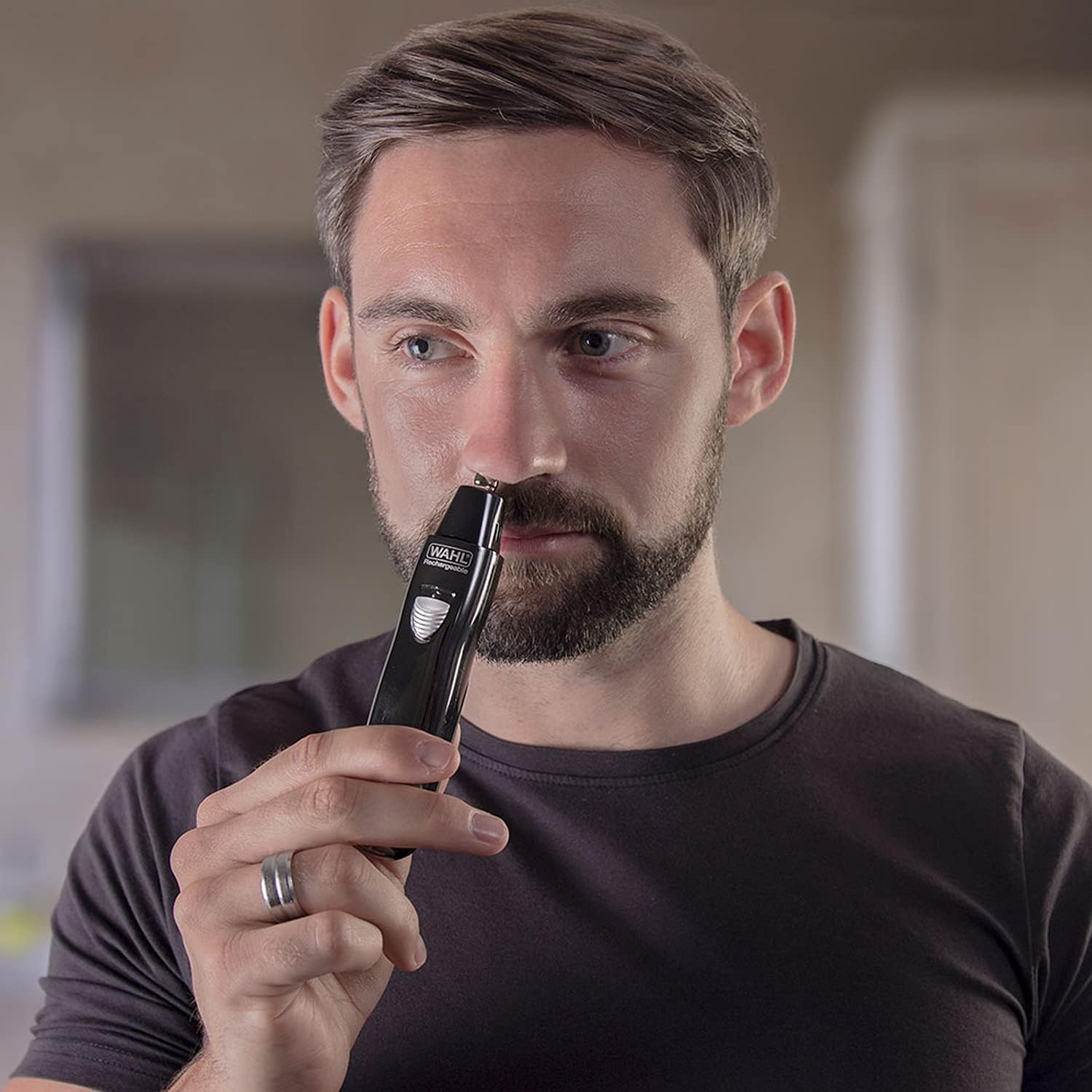 Detalle 2 de Wahl 3 in 1 Personal Trimmer – Rechargeable nose hair, eyebrow and facial hair trimmer (black)