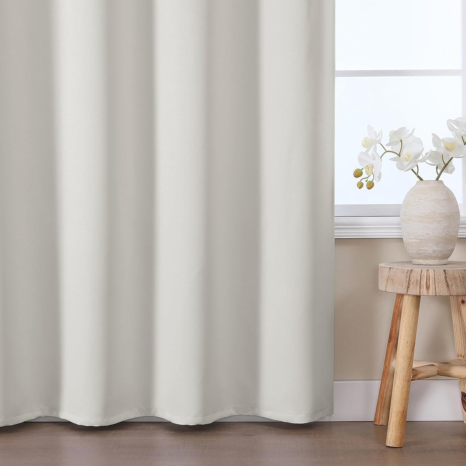 Detalle 1 de VEHEDE Short Small Window Curtains (45 inch drop) – Thermal blackout eyelet curtains, light beige, 2 panels