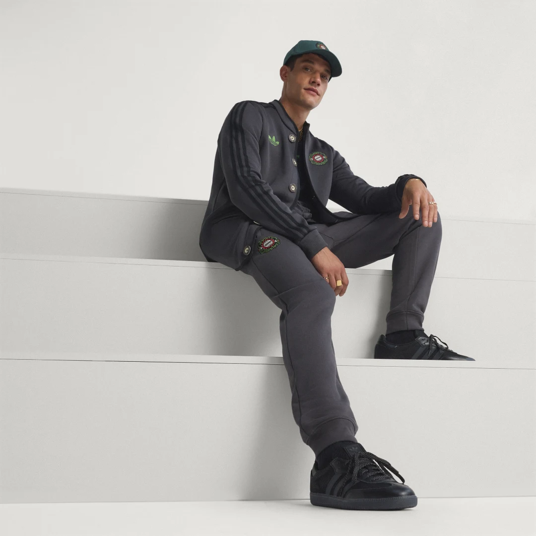 Thumbnail 2 de Pantalón FC Bayern Wiesn de Adidas – negro, para fans que buscan comodidad y estilo discreto