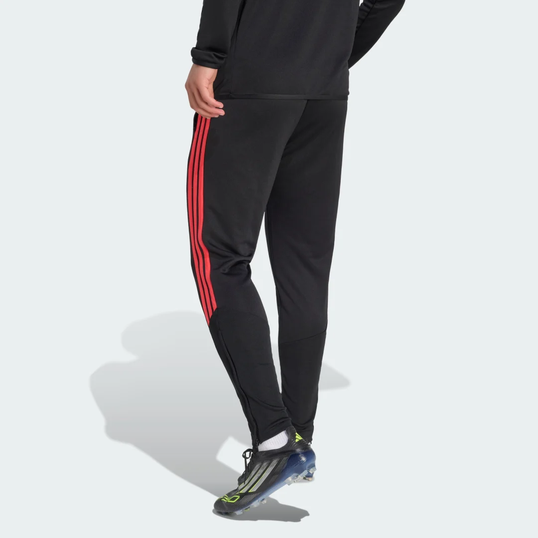 Detalle de Pantalón de entrenamiento Tiro26 League Regular de Adidas