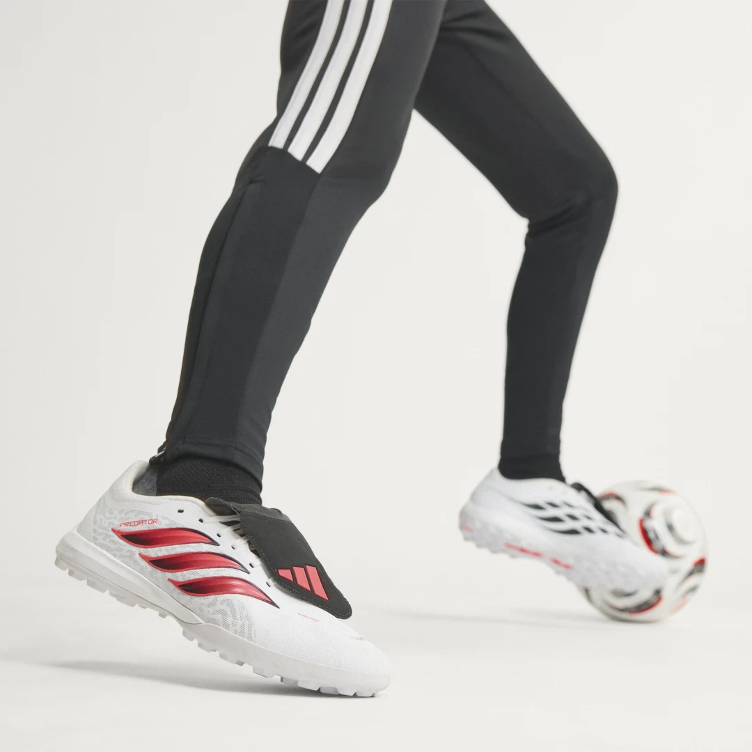 Thumbnail 1 de Adidas Predator League moqueta: bota de fútbol con lengüeta plegable en blanco