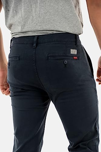 Detalle de Levi's XX Chino Slim II en Baltic Navy: pantalón chino casual con caída ajustada