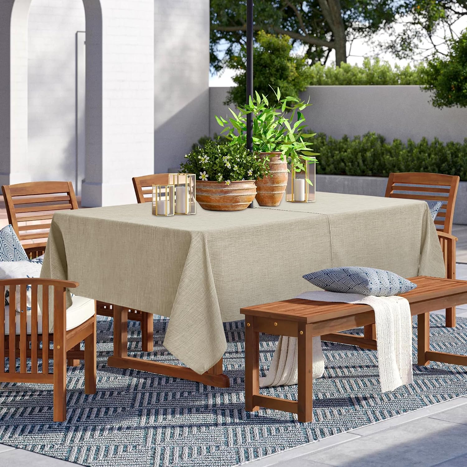 Detalle 2 de LUSHVIDA Outdoor Tablecloth with Umbrella Hole (60x84 Inches) — Linen-Look, Water-Resistant Polyester