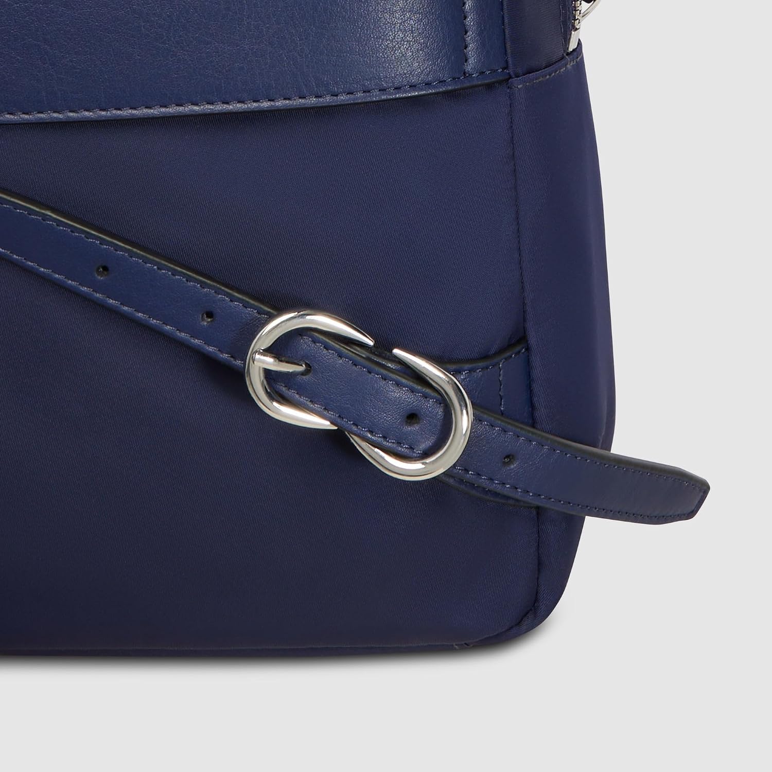Thumbnail 5 de PIQUADRO Zaino donna porta iPad®: stile e protezione per la vita di tutti i giorni