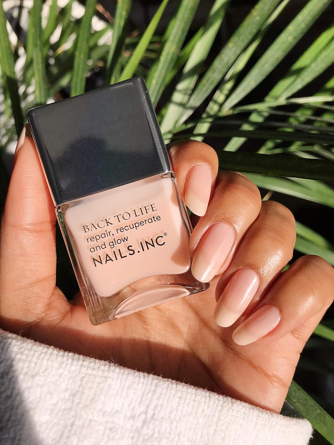 Detalle de Nails Inc Back to Life Recovery Treatment 2-in-1 nail treatment & base coat