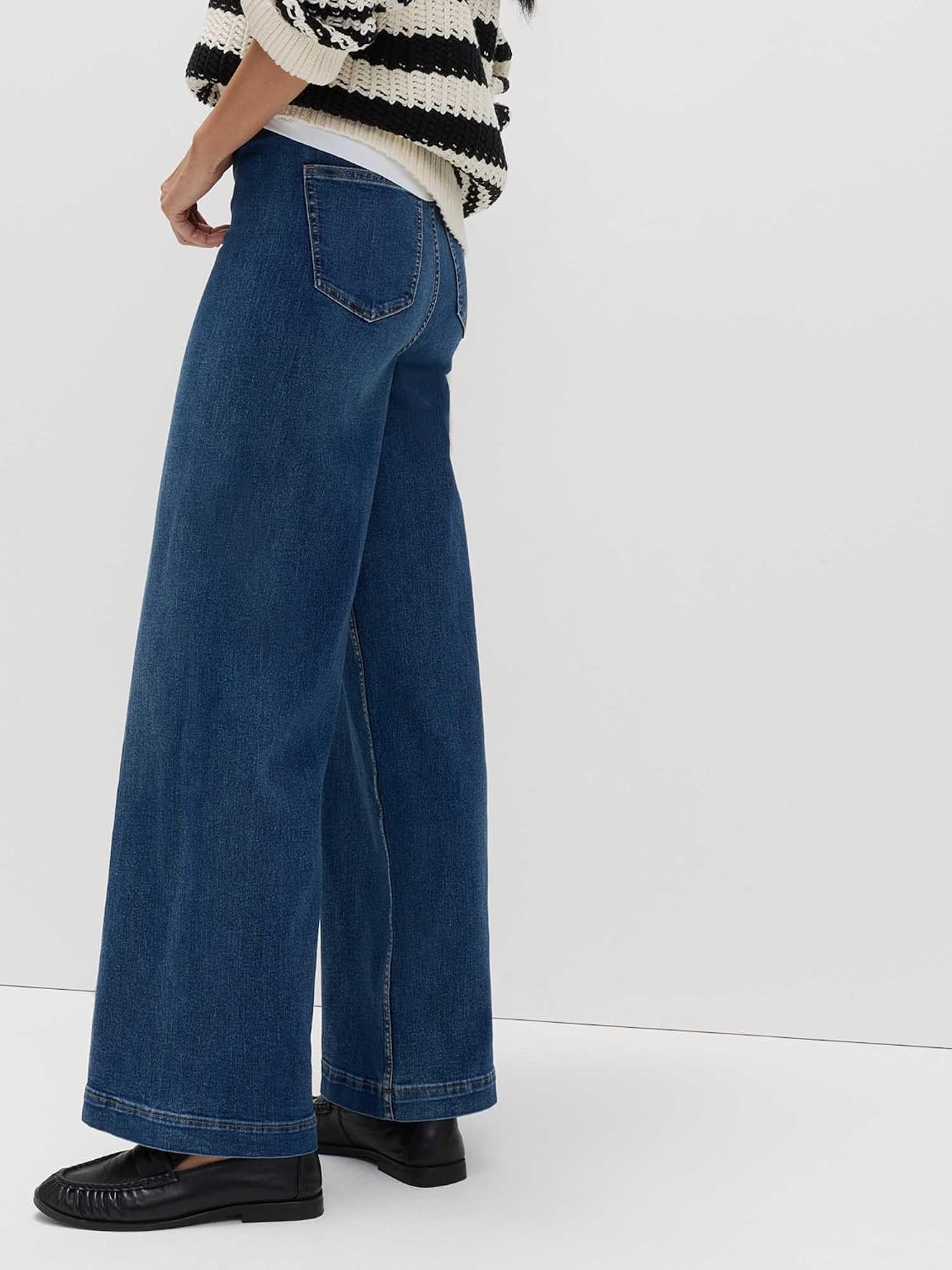 Detalle de Marks & Spencer damesjeans met hoge taille, wijde pijpen en stretch