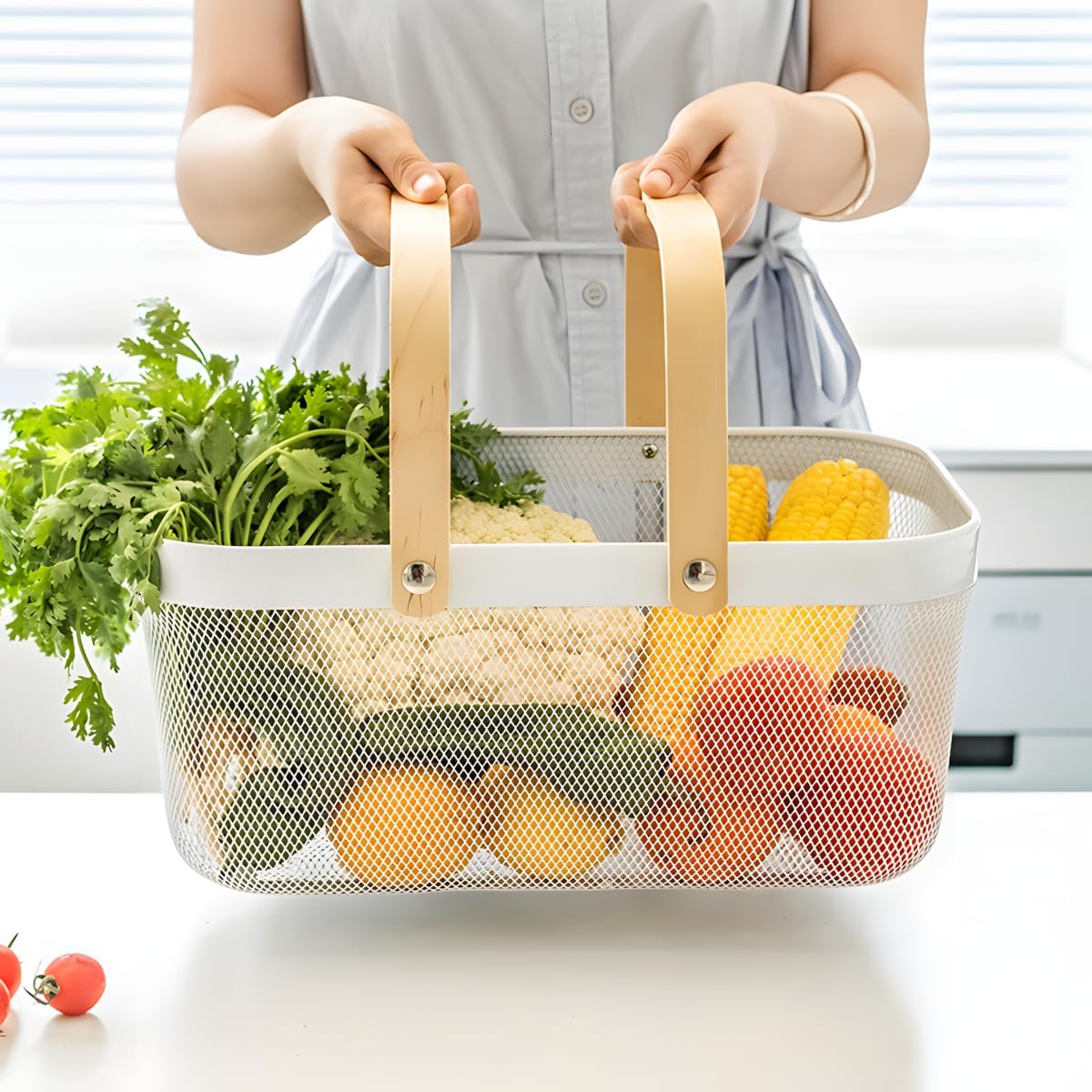 Detalle 2 de Ymeibe Mesh Harvest Basket with Bamboo Handle
