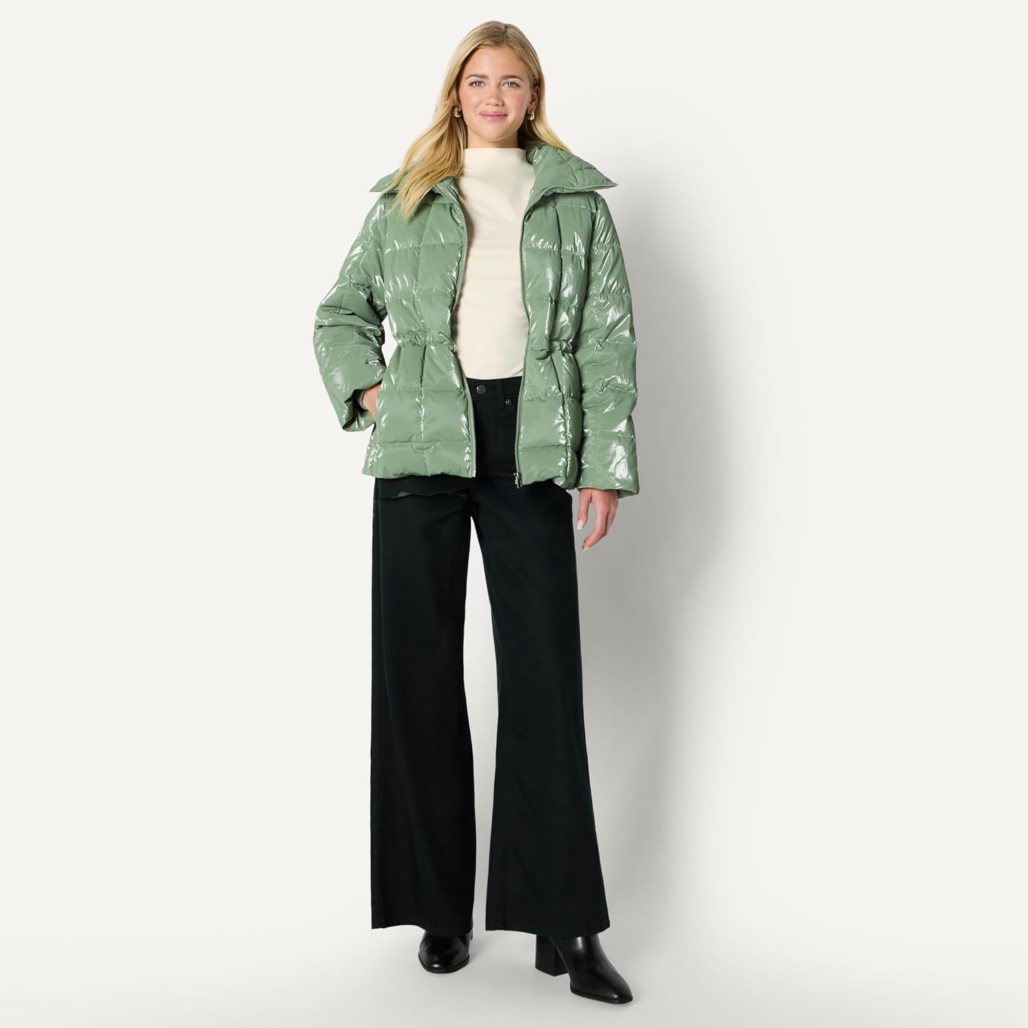Detalle de Amazon Essentials Women's Oversized-Fit Square Quilted Puffer Jacket with Adjustable Waist