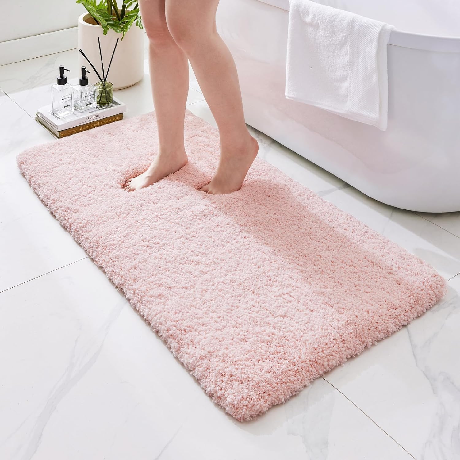 Detalle de Ruggnovea 70x24 Ultra Thick Non-Slip Pink Bath Rug