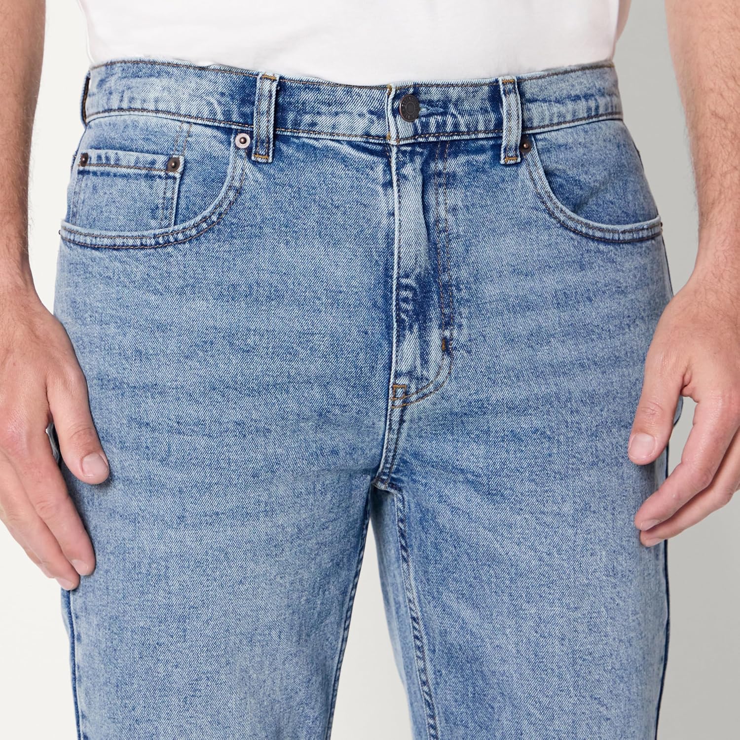 Thumbnail 4 de Amazon Essentials Herren Straight-Fit-Jeans mit leichtem Stretchanteil