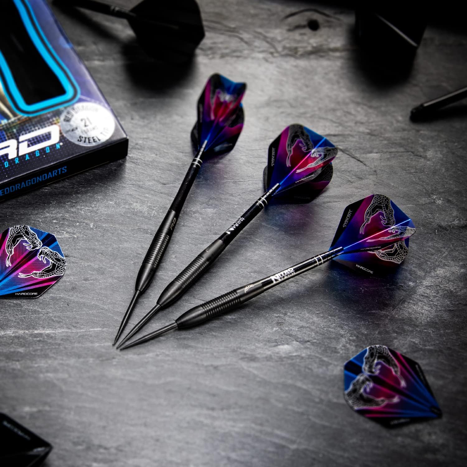Detalle 2 de Red Dragon Peter Wright Snakebite 3: 26g Tungsten Darts Set with Flights and Stems
