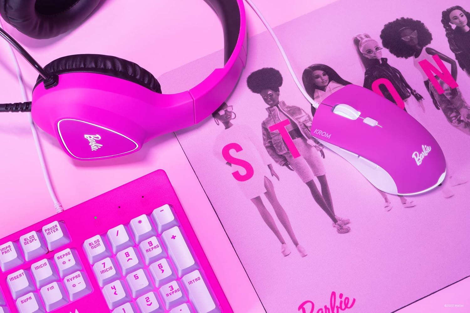 Detalle de KROM Kit Barbie KANDY ✨ Teclado, ratón y alfombrilla rosa