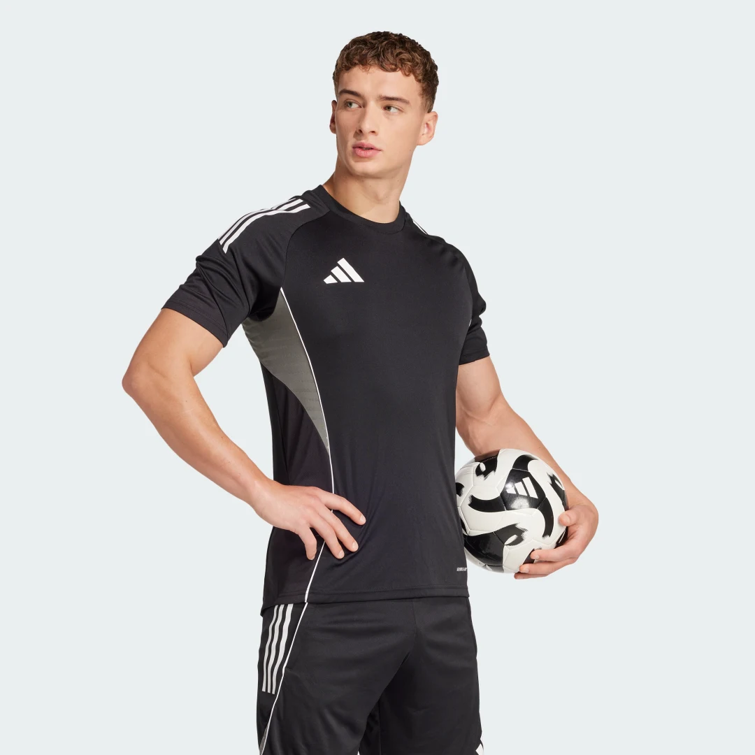 Detalle de Camiseta entrenamiento Tiro 25 Competition de Adidas – negro