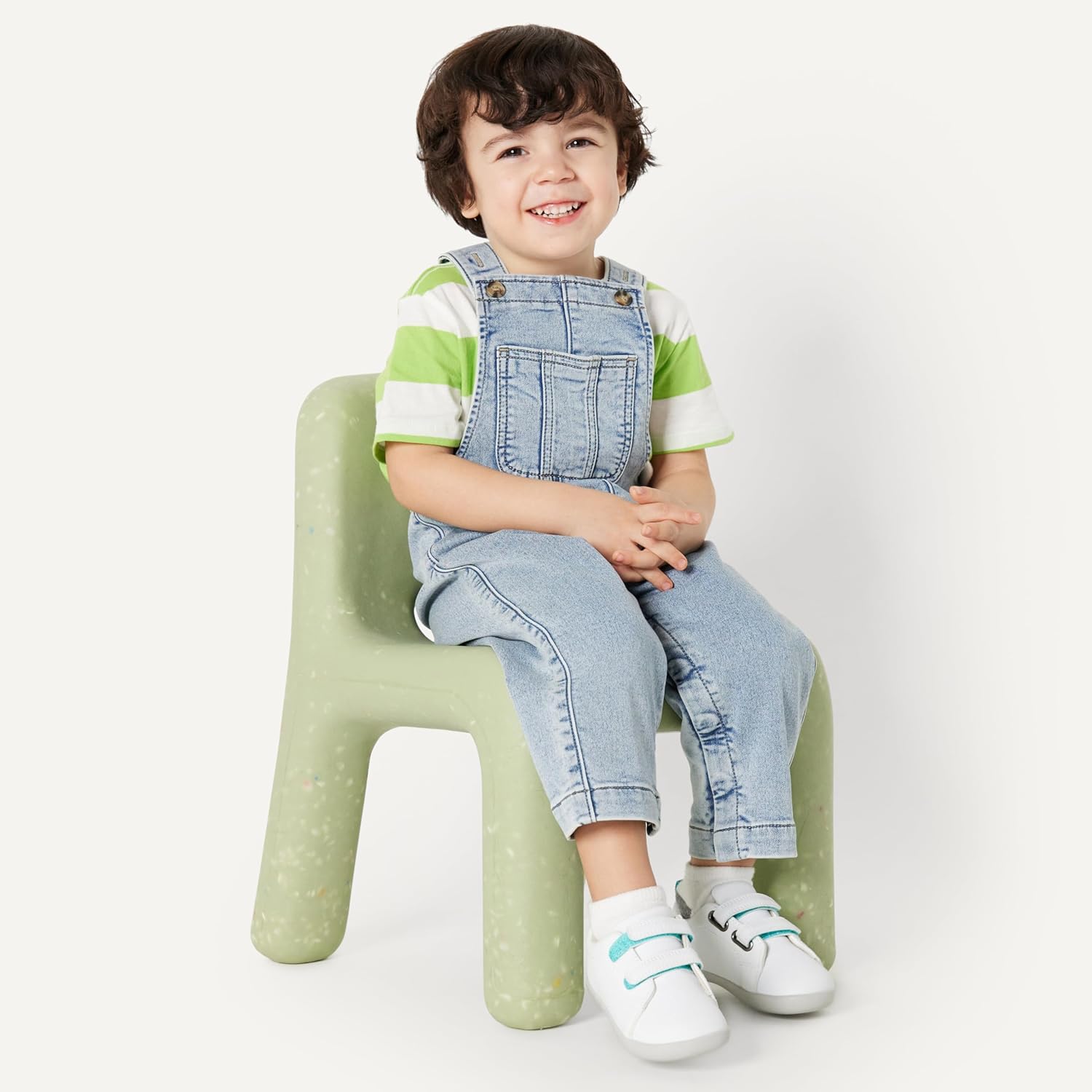 Thumbnail 5 de Amazon Essentials Unisex Babies’ Soft Stretch Denim Overalls (Regular-Fit)