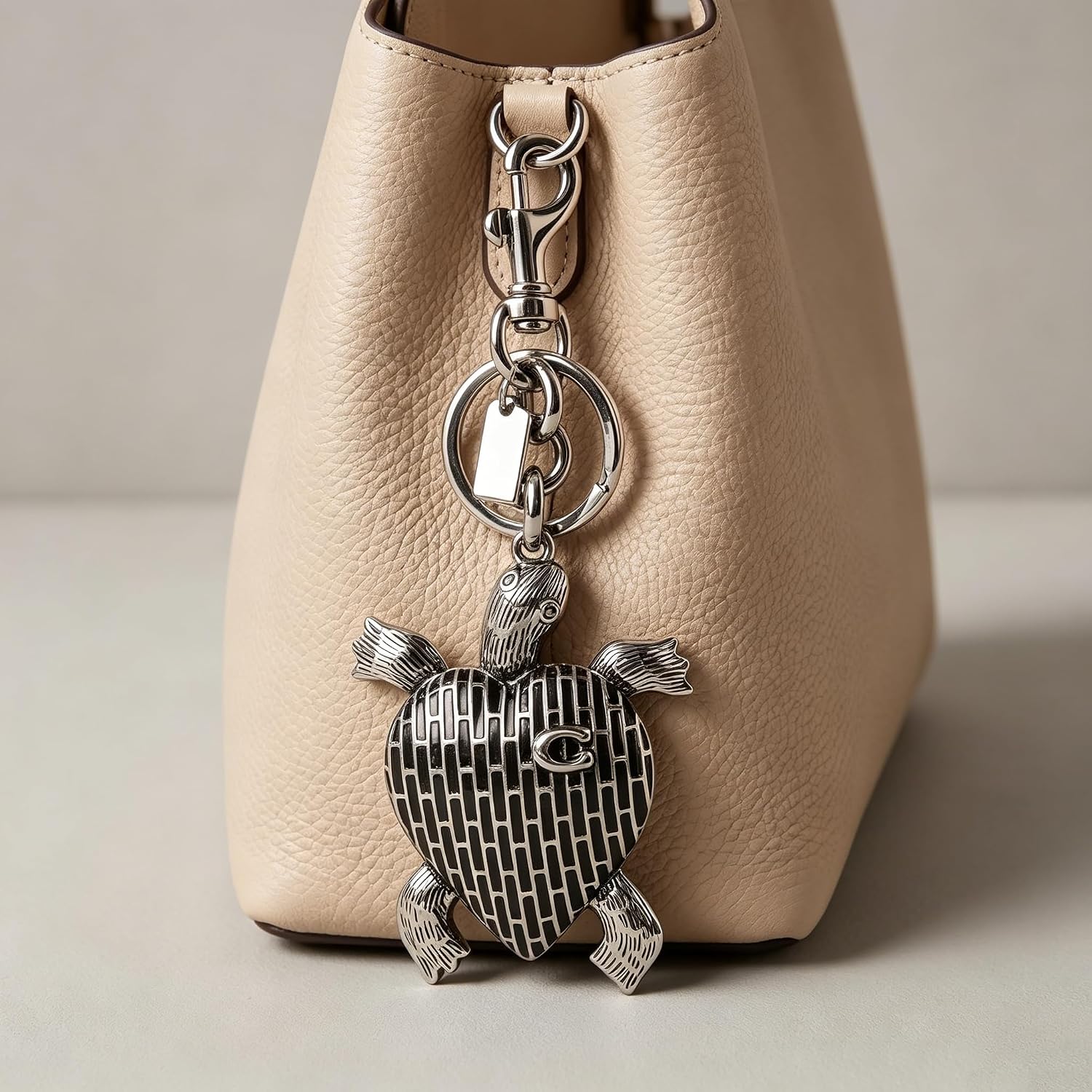Detalle 2 de SOPKTA Gold Bag Charm Chain for Handbags with Double-Spring Clasp