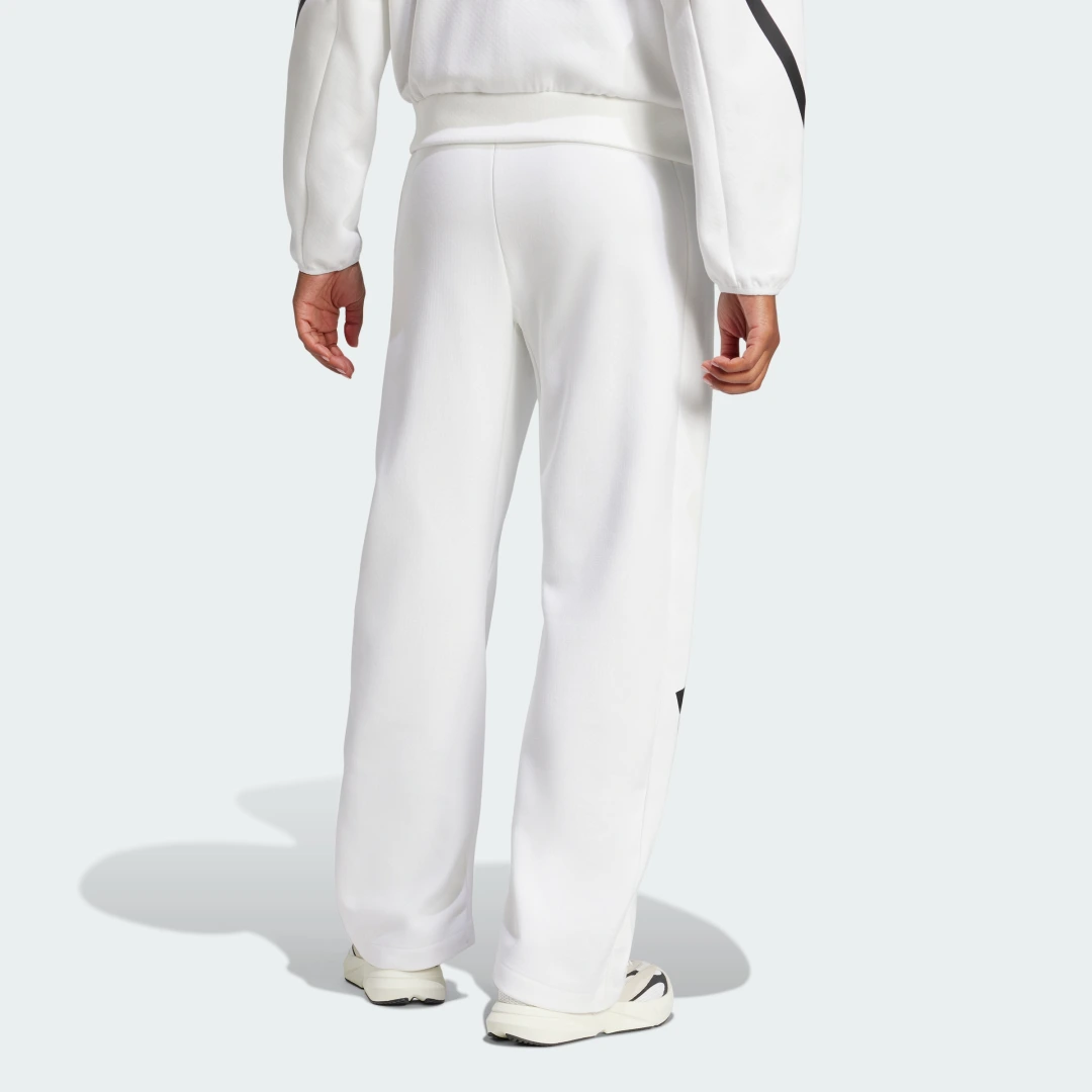 Detalle de adidas Z.N.E. Barrel, pantalón de mujer