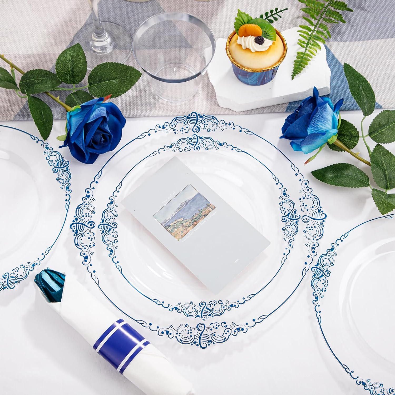 Detalle 2 de Hioasis 350pcs Clear Blue Plastic Plates — Elegant Disposable Dinnerware Set for 50 Guests