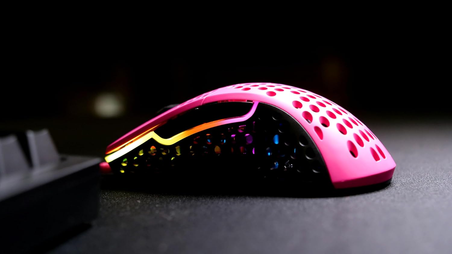 Detalle de Xtrfy M4 RGB Ultraleichte Gaming-Maus (rosa) – XG-M4-RGB-PINK