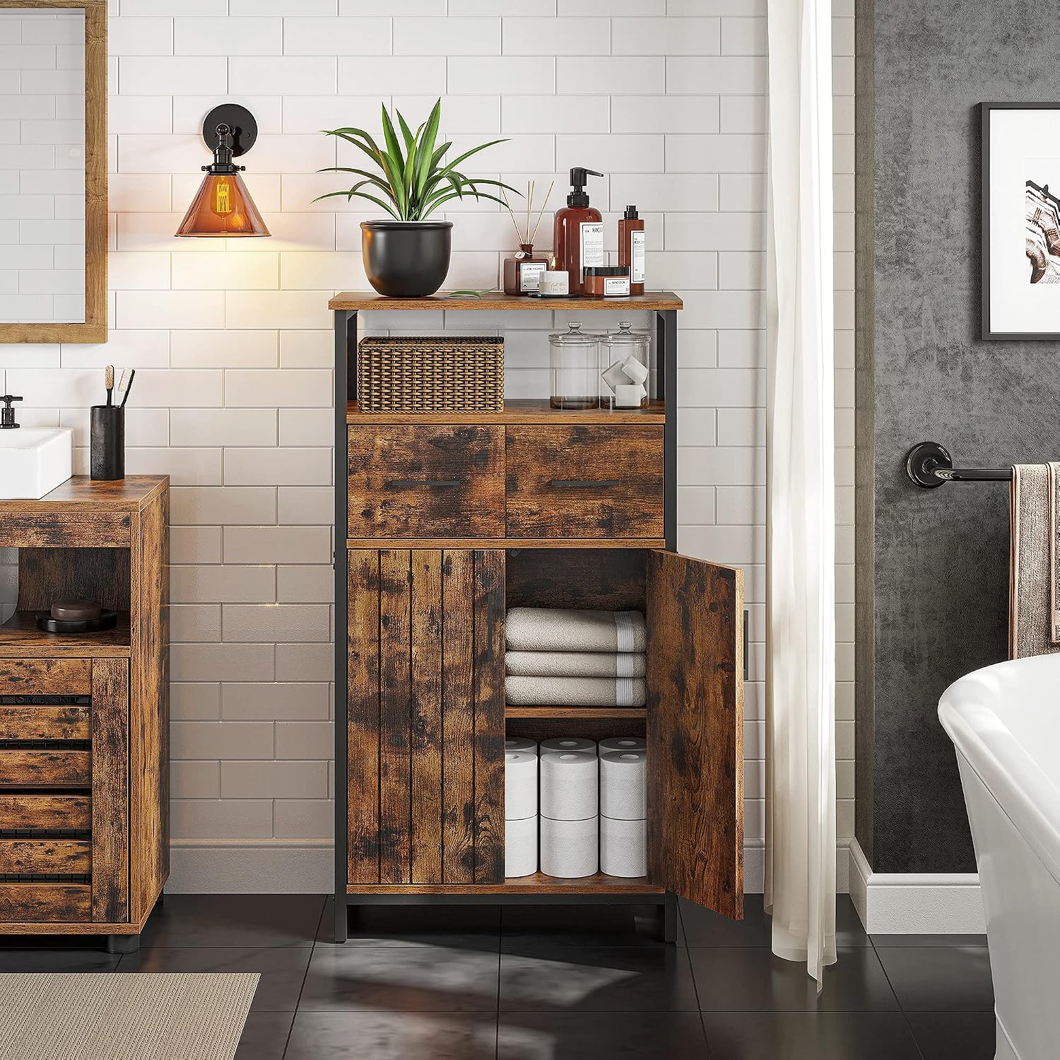 Detalle 2 de VASAGLE DAXTON Collection LSC261B01 Storage Cabinet with Louvered Doors