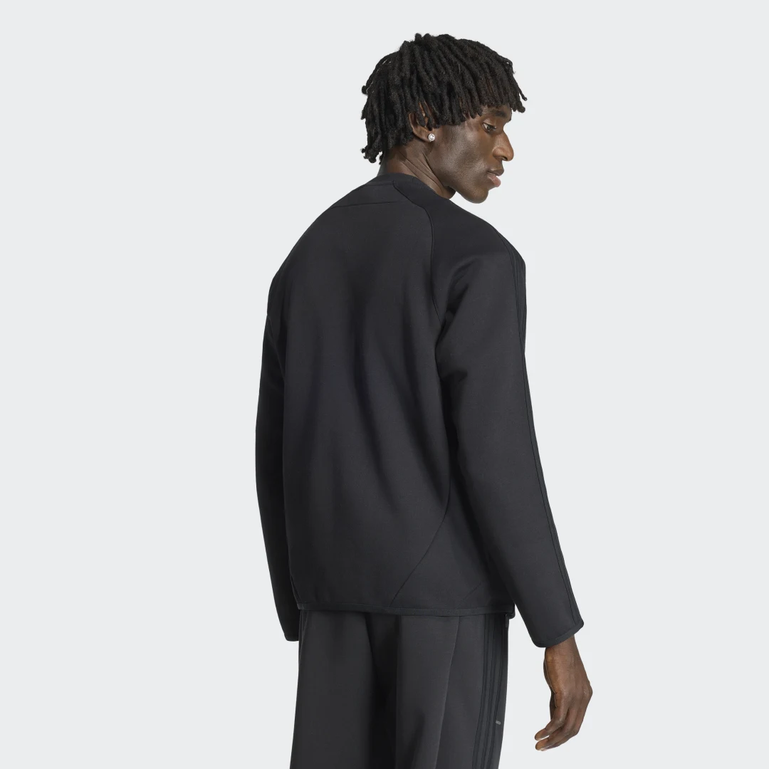 Detalle de Sudadera SPACER TEAMGEIST 26 CUTLINE CREW de Adidas – Negro