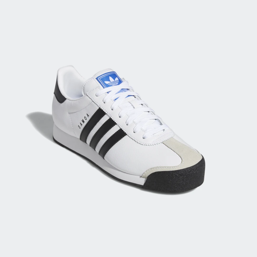 Detalle de Adidas Samoa: una zapatilla blanca para uso casual con origen deportivo