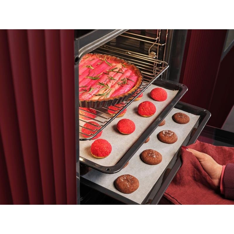 Detalle 2 de Horno Eléctrico AEG Series 5000 OU5PB43PM 72L Pirolítico con WiFi y AirFry