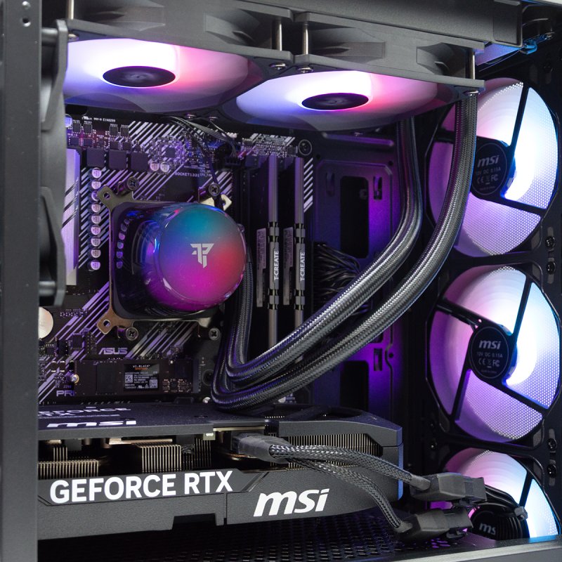 Detalle de PcCom Imperial: Ryzen 7 5800XT, 32 GB, 2 TB SSD y RTX 5070