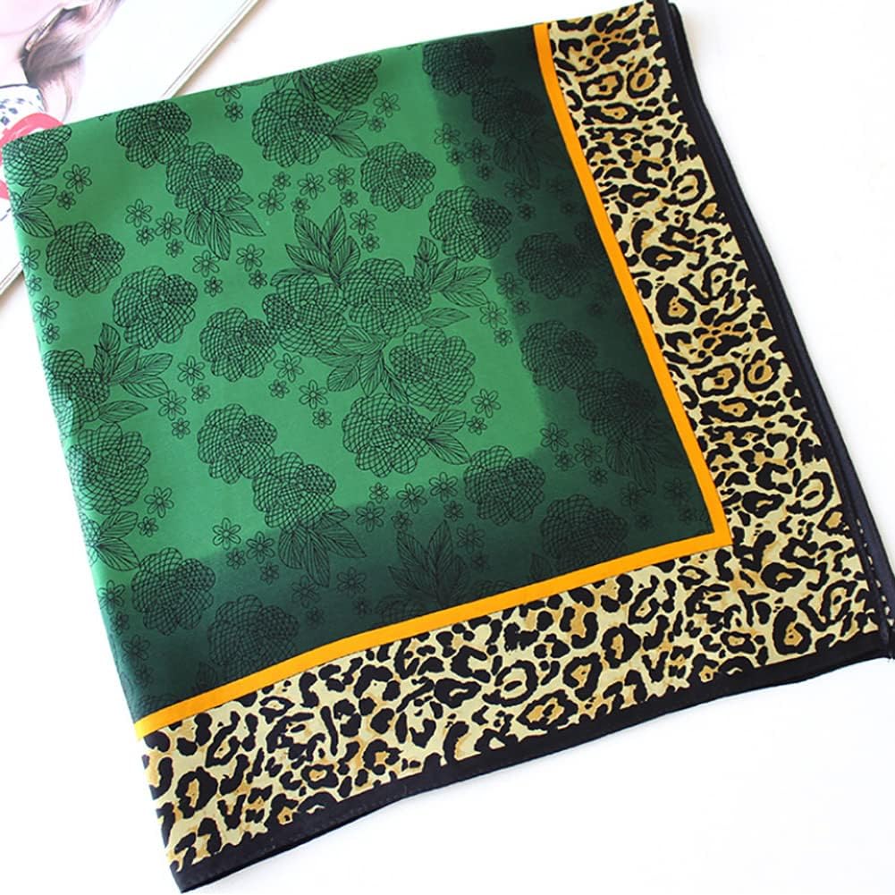 Detalle de JERLA Silk Scarf 26.7-Inch Square