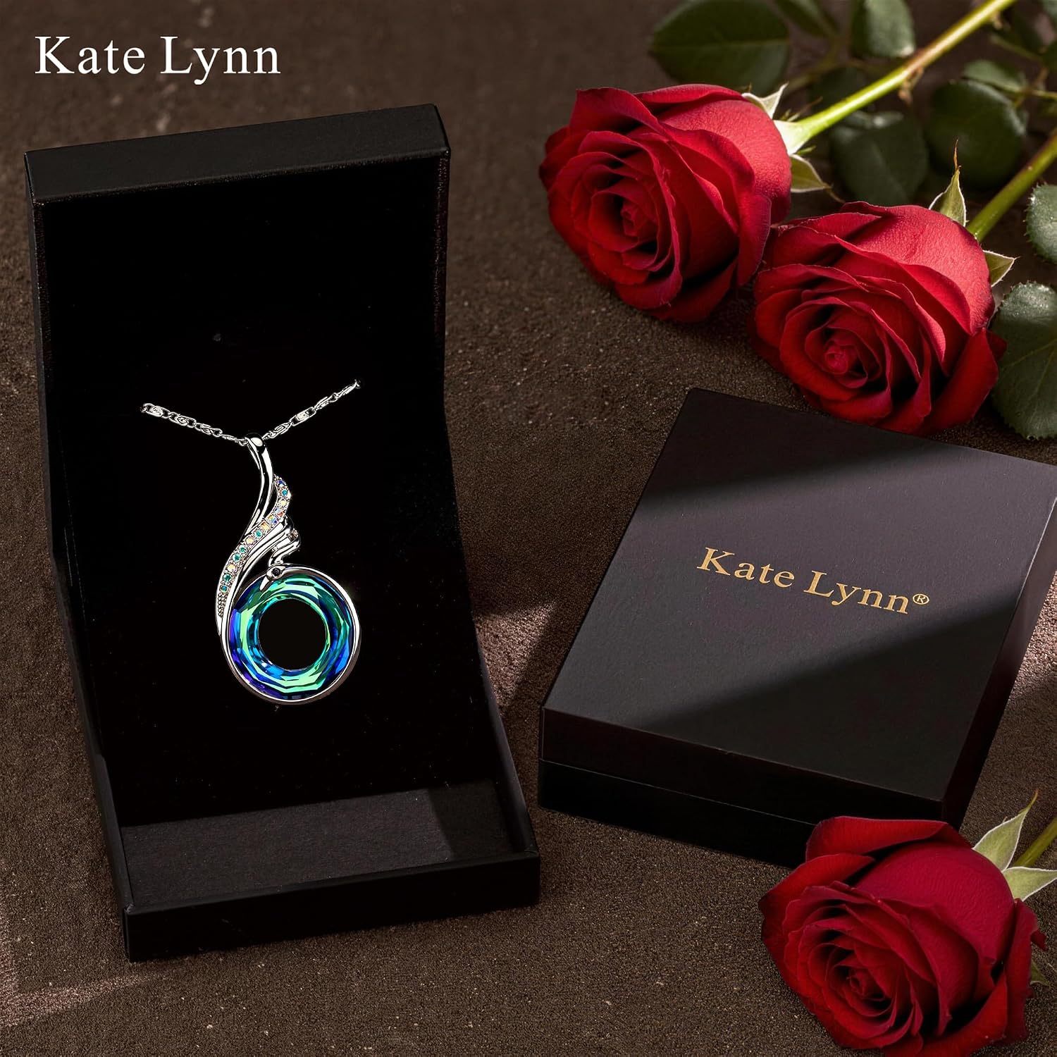 Detalle 2 de Kate Lynn Phoenix Pendant Necklace, 18-inch chain