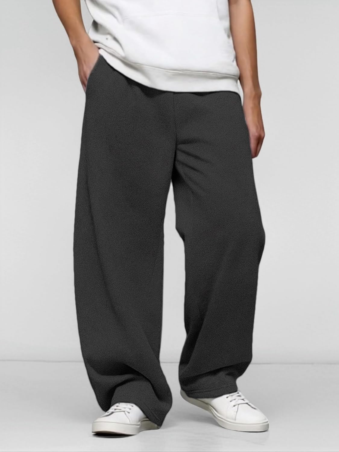 Detalle de LuminBlaze Men’s Baggy Sweatpants with Elastic Drawstring Waist and Deep Pockets