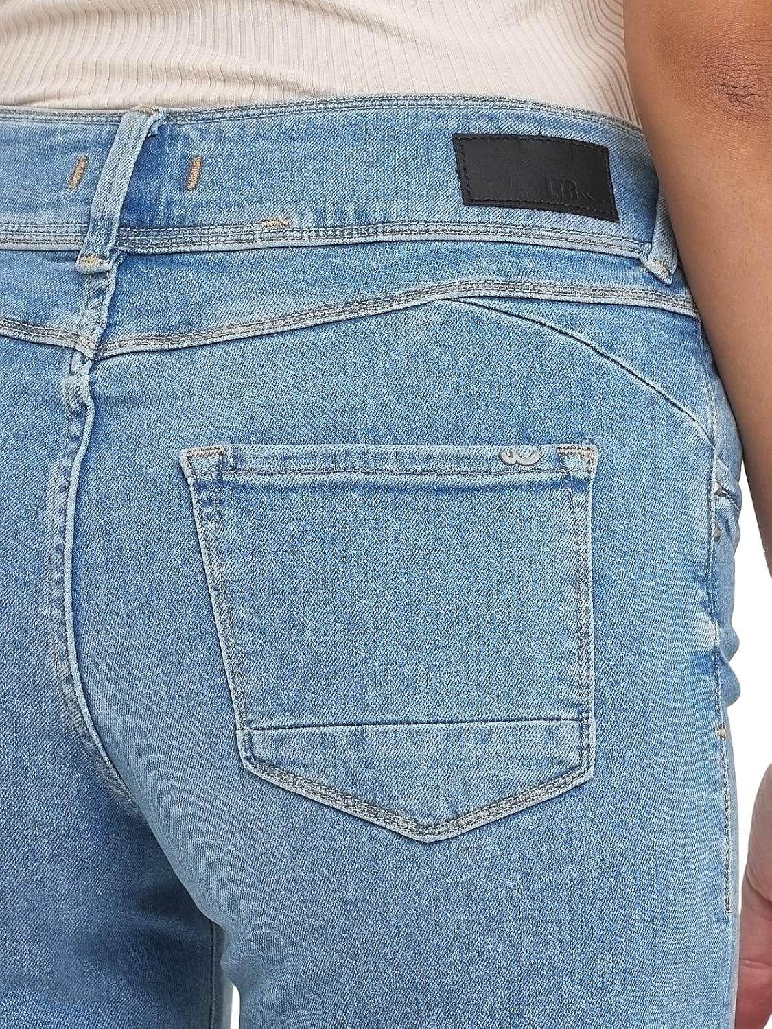Detalle 2 de LTB Rosina Shorts en Jean Femme — Coupe confortable et Denim facile à porter