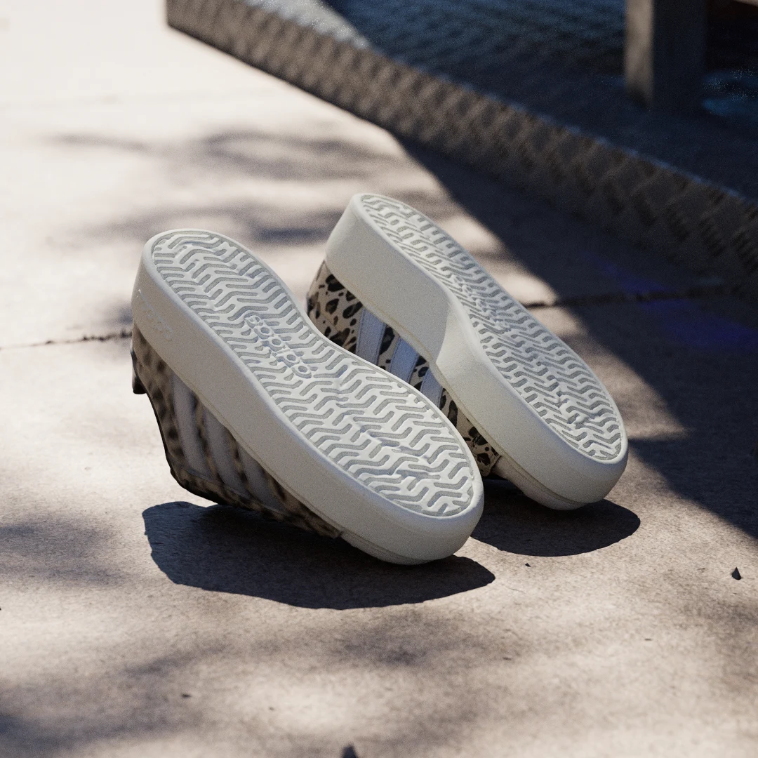 Detalle de Zapatilla StreetTALK Bold de Adidas – Beige