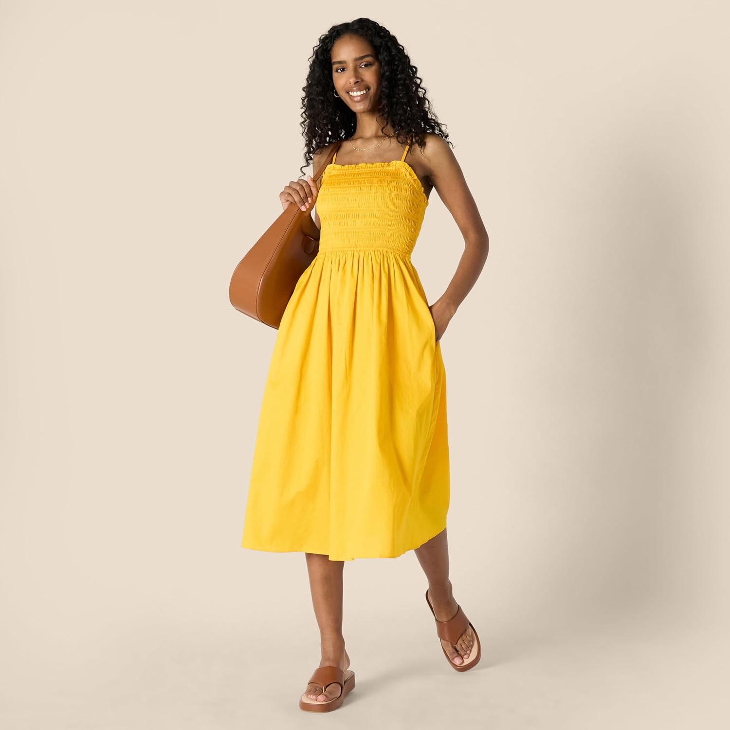 Thumbnail 4 de Amazon Essentials women’s regular-fit cotton sateen smocked bodice midi dress