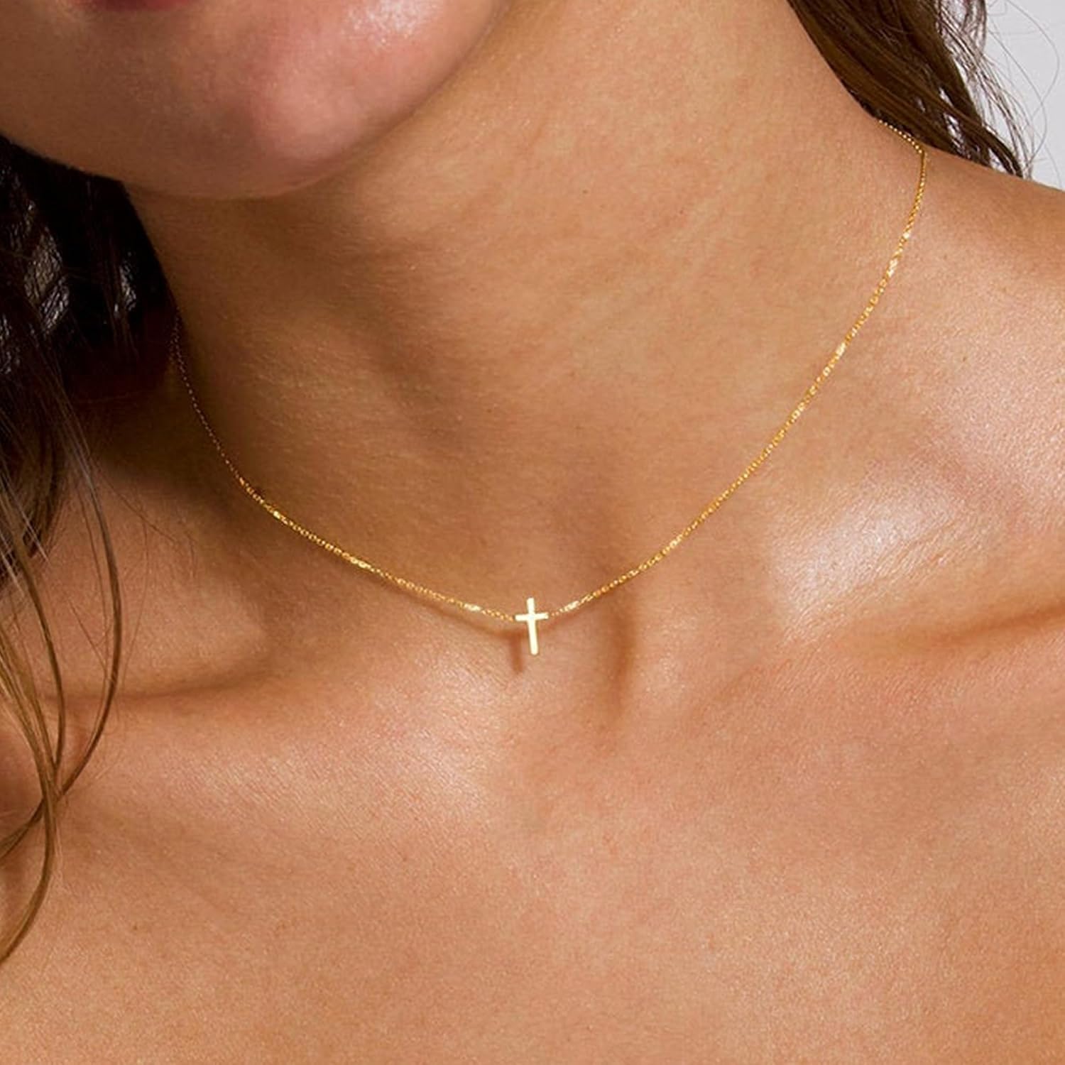 Detalle 2 de TINGN Gold Kreuz Kette Damen – 14K Gold Vergoldet, verstellbare 35 cm Schmuck mit Kreuz Anhänger