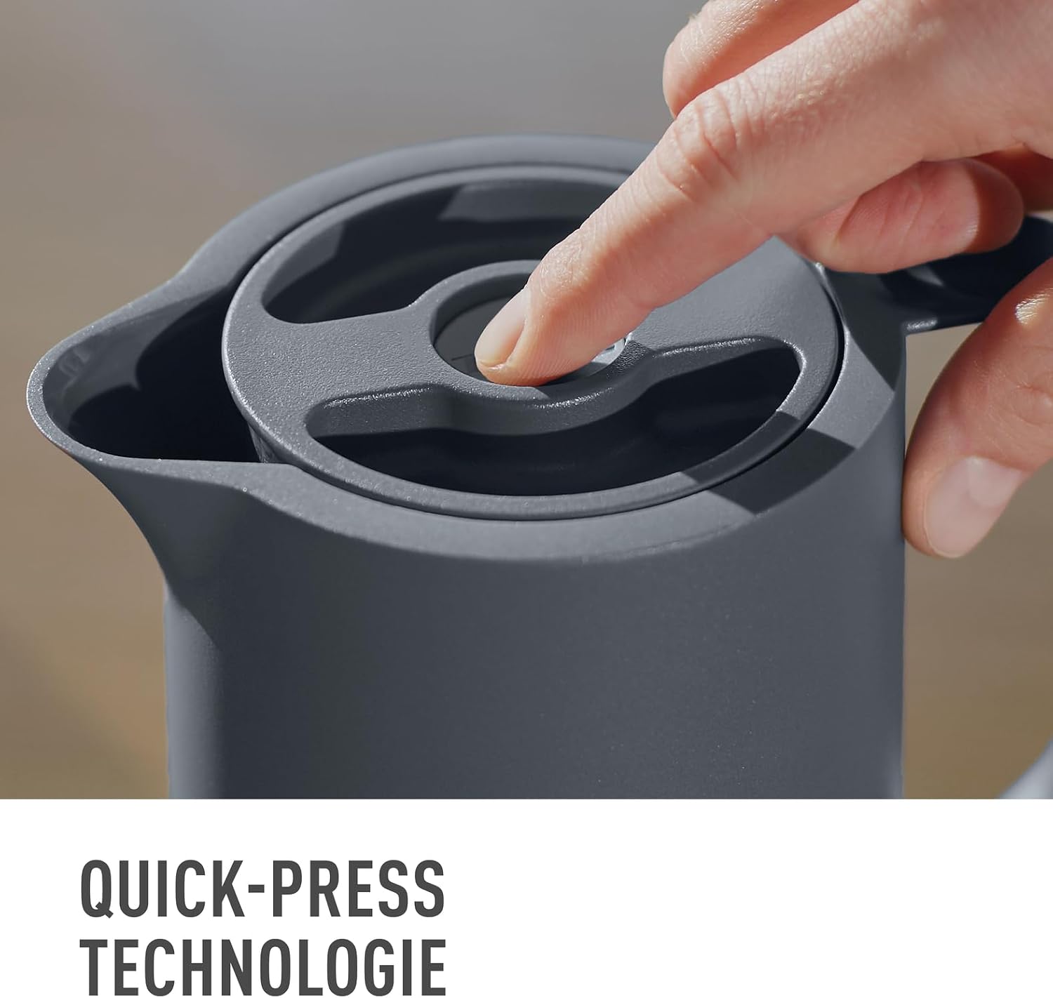 Detalle de Emsa Motiva Thermoskanne 1l – Isolierkanne mit Quick-Press-Verschluss, Glaskolben, Nordic Design
