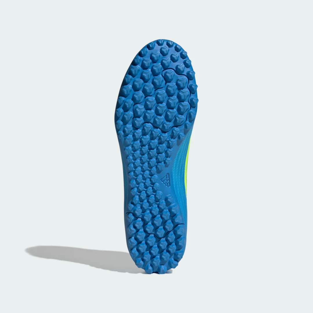 Detalle de Zapatilla de fútbol F50 CLUB moqueta de Adidas — azul, para entrenos y césped artificial