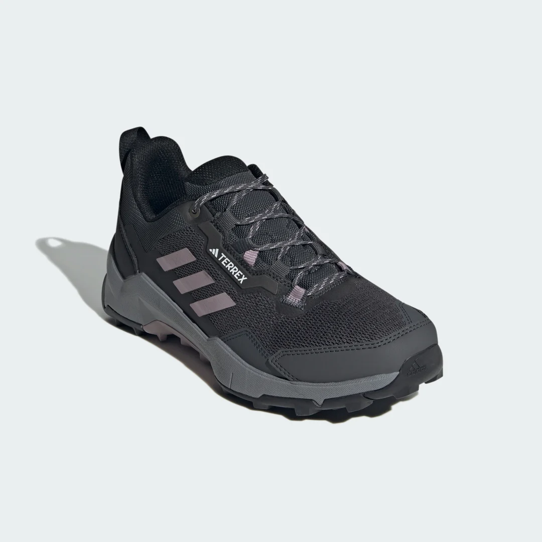 Detalle de Adidas Terrex AX4 Hiking: zapatilla de senderismo para salidas de montaña
